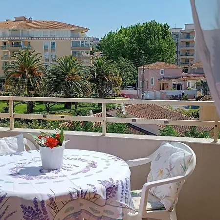 Lejlighed Cosy Climatise Avec Terrasse A 10 Mn Plages Et Gare *